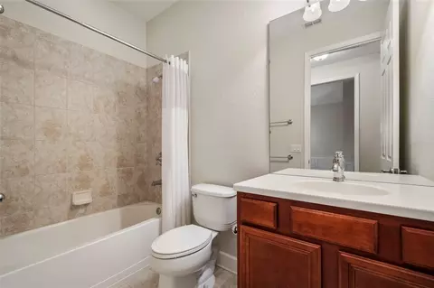 Bath - 544 Douglas Edward Dr, Ocoee, FL 34761 photo 3 of 4