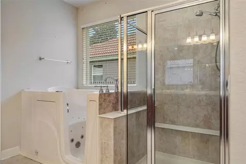Bath - 544 Douglas Edward Dr, Ocoee, FL 34761 photo 2 of 4