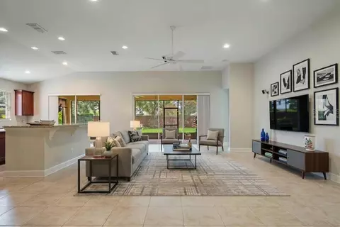 Living - 544 Douglas Edward Dr, Ocoee, FL 34761 photo 4 of 9