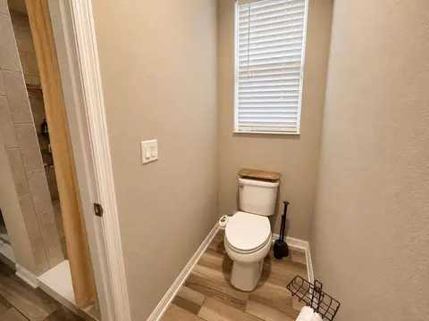 Bath - 1463 Sourwood Dr, Ocoee, FL 34761 photo 2 of 4