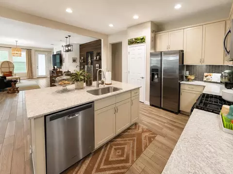 Kitchen - 1463 Sourwood Dr, Ocoee, FL 34761 photo 2 of 4