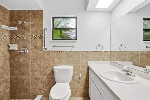 Bath - 1591 Larkin Rd, Spring Hill, FL 34608 photo 1 of 2
