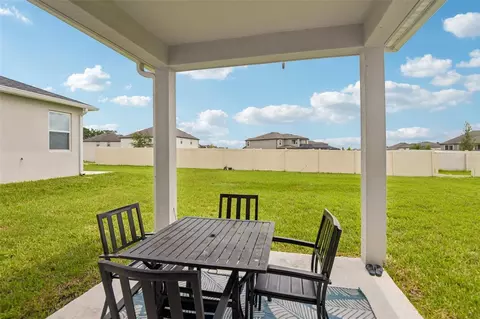 Exterior - 9963 Sunrise View Ct, Seffner, FL 33584 photo 4 of 10