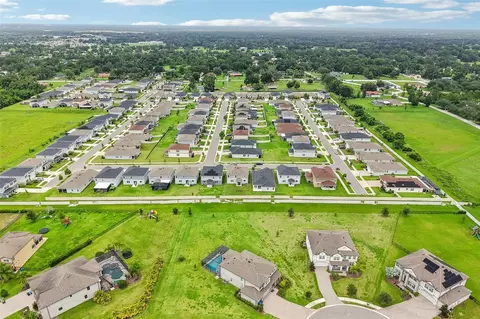 View/Area - 9963 Sunrise View Ct, Seffner, FL 33584 photo 7 of 12