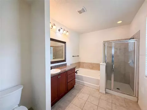 Bath - 4311 Moon Shadow Loop, Mulberry, FL 33860 photo 1 of 2