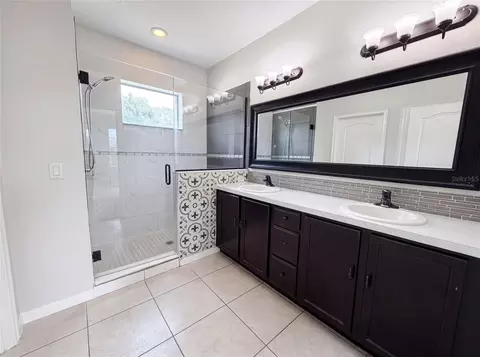 Bath - 881 Haring Ln, Mount Dora, FL 32757 photo 1 of 3