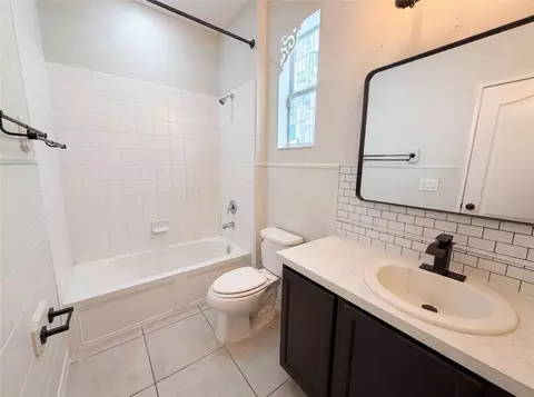 Bath - 881 Haring Ln, Mount Dora, FL 32757 photo 3 of 3