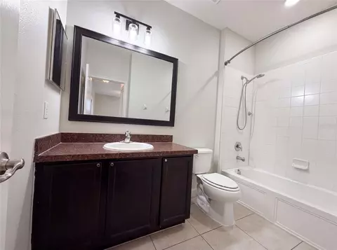 Bath - 881 Haring Ln, Mount Dora, FL 32757 photo 2 of 3