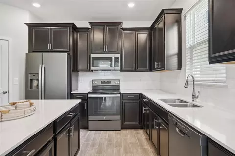 Kitchen - 5309 Amersham Ln, Saint Cloud, FL 34771 photo 3 of 3