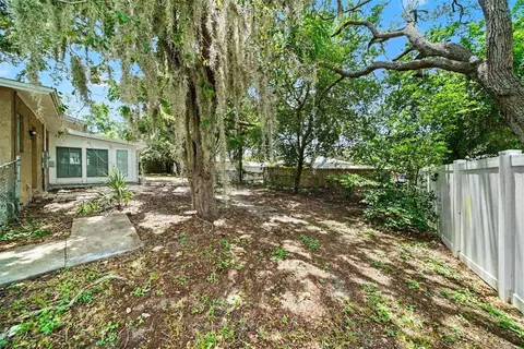 Exterior - 6925 Treehaven Dr, Spring Hill, FL 34606 photo 6 of 7