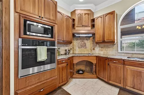 Kitchen - 4657 Hickory Tree Rd, Saint Cloud, FL 34772 photo 6 of 7