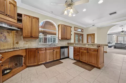 Kitchen - 4657 Hickory Tree Rd, Saint Cloud, FL 34772 photo 5 of 7