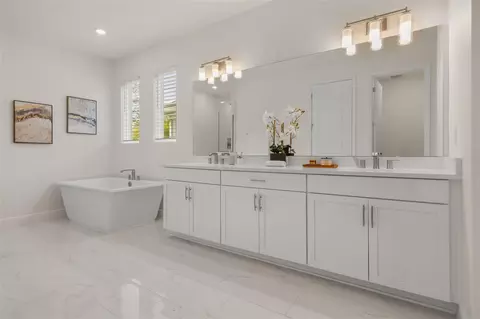 Bath - 14360 Crest Palm Ave, Windermere, FL 34786 photo 1 of 8