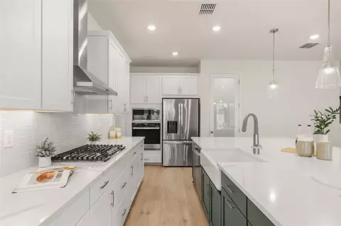 Kitchen - 14360 Crest Palm Ave, Windermere, FL 34786 photo 3 of 4