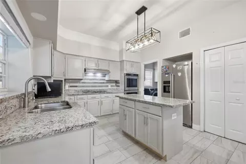 Kitchen - 1339 Olympia Park Cir, Ocoee, FL 34761 photo 2 of 3