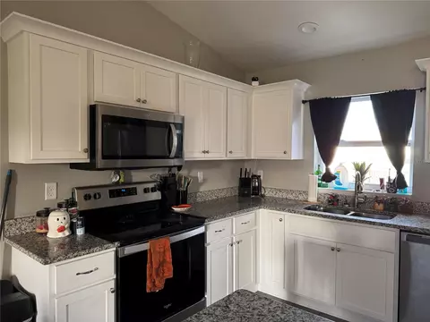 Kitchen - 19 Willow Run, Ocala, FL 34472 photo 3 of 3