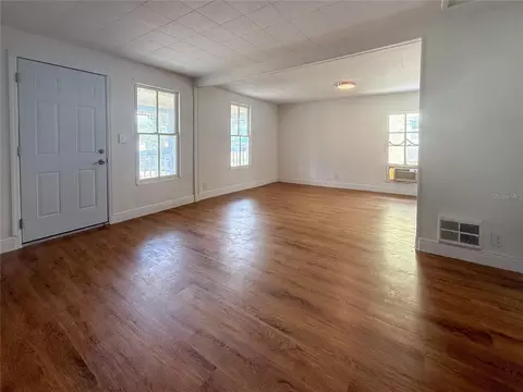 Living - 19 N Mary St, Eustis, FL 32726 photo 2 of 8
