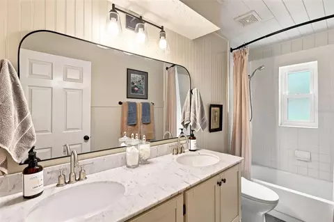 Bath - 19832 W Eldorado Dr, Eustis, FL 32736 photo 1 of 4