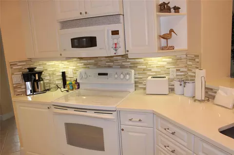 Kitchen - 5215 97th St E, Bradenton, FL 34211 photo 3 of 4