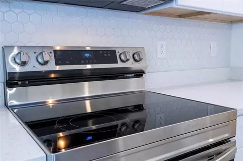 Kitchen - 42021 Tamarac St, Eustis, FL 32736 photo 3 of 5