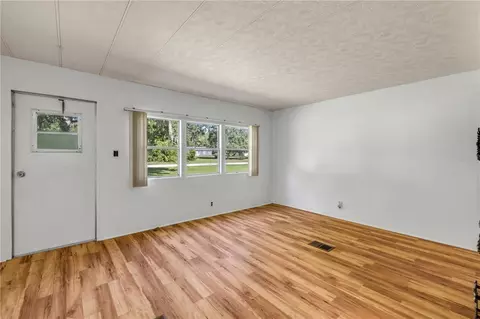 Living - 41348 Deer St, Eustis, FL 32736 photo 2 of 3