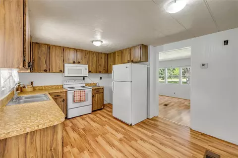 Kitchen - 41348 Deer St, Eustis, FL 32736 photo 1 of 2