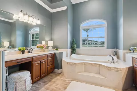 Bath - 4282 Mckinnon Rd, Windermere, FL 34786 photo 2 of 6