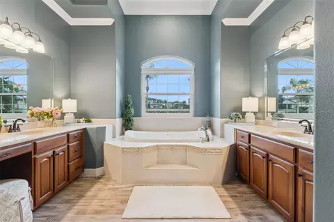 Bath - 4282 Mckinnon Rd, Windermere, FL 34786 photo 1 of 6