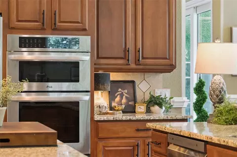 Kitchen - 4282 Mckinnon Rd, Windermere, FL 34786 photo 3 of 6