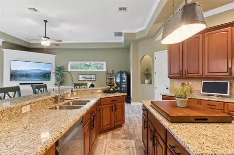 Kitchen - 4282 Mckinnon Rd, Windermere, FL 34786 photo 5 of 6