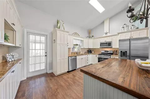 Kitchen - 1868 Druliner Rd, Saint Cloud, FL 34771 photo 4 of 10