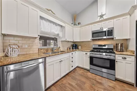 Kitchen - 1868 Druliner Rd, Saint Cloud, FL 34771 photo 7 of 10