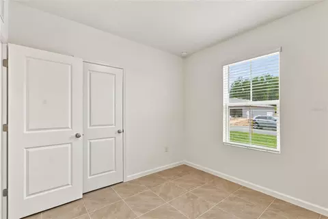 Bedroom - 15401 SW 34 Ter, Ocala, FL 34473 photo 6 of 10