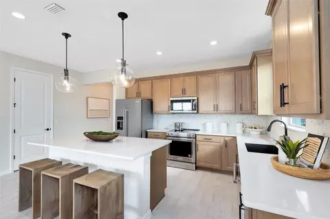 Kitchen - 2132 Branched Oak Rd, Saint Cloud, FL 34771 photo 3 of 5