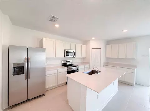 Kitchen - 2142 Lasso Loop, Eagle Lake, FL 33839 photo 1 of 2