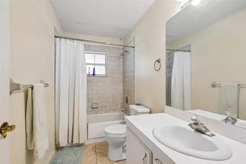 Bath - 5230 NW 144th Pl, Reddick, FL 32686 photo 2 of 2