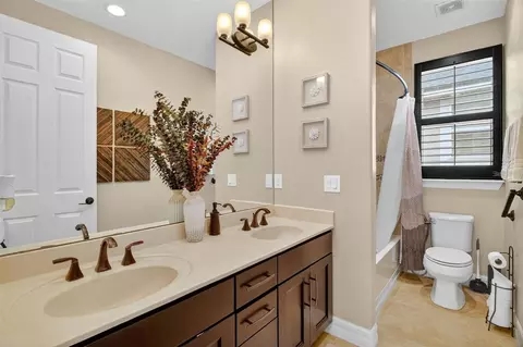 Bath - 1105 Eagle Run Way, Ocoee, FL 34761 photo 3 of 3