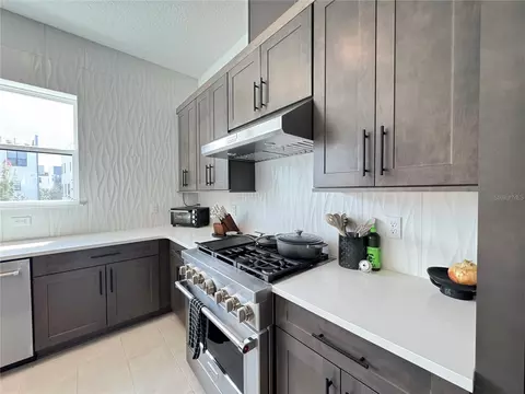 Kitchen - 2362 Addalia Aly, Orlando, FL 32804 photo 8 of 9