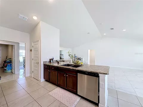 Kitchen - 5108 SW 90th Pl, Ocala, FL 34476 photo 4 of 7