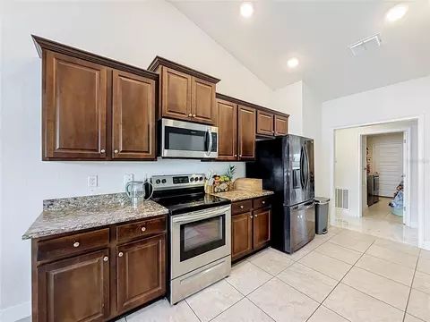 Kitchen - 5108 SW 90th Pl, Ocala, FL 34476 photo 3 of 7