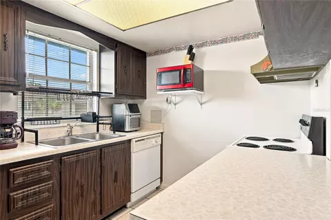 Kitchen - 4745 Avon Ct #4745, Saint Cloud, FL 34769 photo 4 of 4