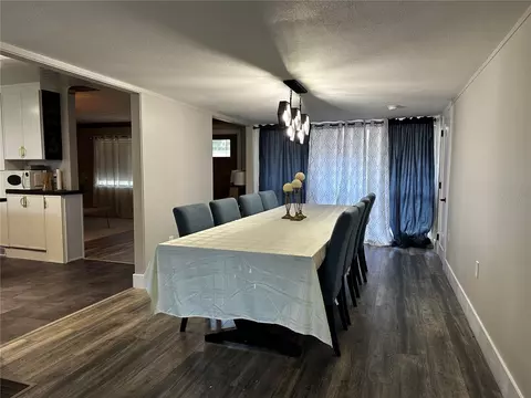 Dining - 925 E 10th Ave, Mount Dora, FL 32757 photo 4 of 5