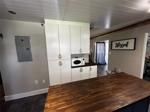 Kitchen - 925 E 10th Ave, Mount Dora, FL 32757 photo 4 of 6