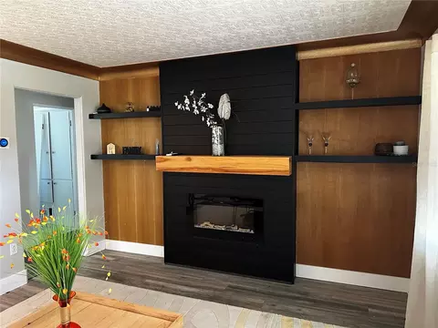 Living - 925 E 10th Ave, Mount Dora, FL 32757 photo 2 of 5