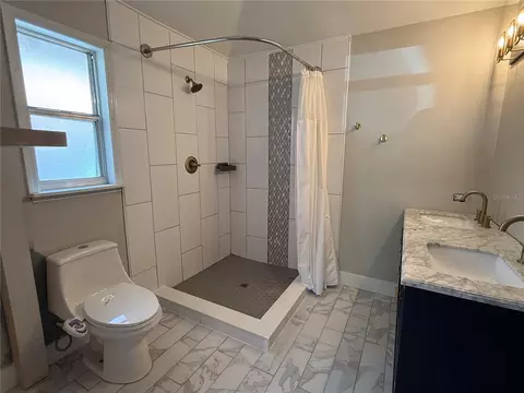Bath - 925 E 10th Ave, Mount Dora, FL 32757 photo 1 of 1