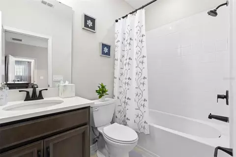 Bath - 1072 Pando Loop, Orlando, FL 32824 photo 6 of 8