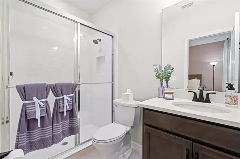 Bath - 1072 Pando Loop, Orlando, FL 32824 photo 5 of 8