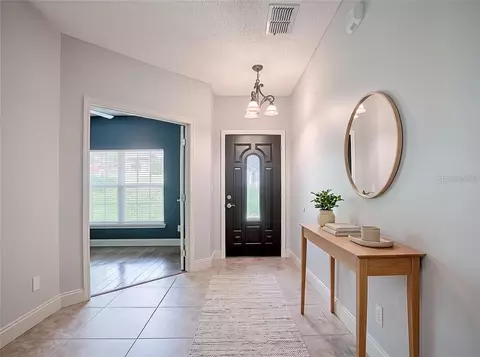 Entry Way - 1306 Rain Forest Ln, Minneola, FL 34715 photo 4 of 6