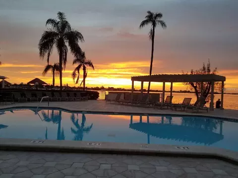 6210 Sun Blvd #202, Saint Petersburg, FL 33715