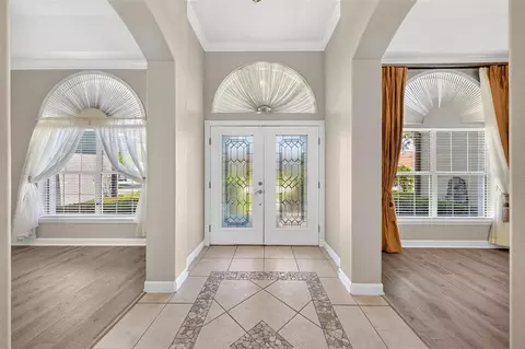 Entry Way - 1070 Ceasars Ct, Mount Dora, FL 32757 photo 9 of 12